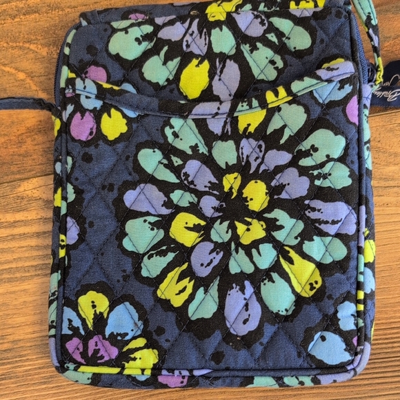 Vera Bradley Indigo Pop Hipster Quilted Crossbody Bag                       C289 - Picture 3 of 10